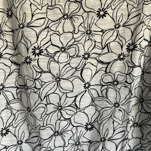 T by Talbot’s Supersoft Jersey Tie-Cuff Tee - Graphic Blloms, EUC, Size M - Picture 7 of 10